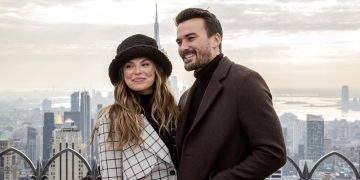 NEW YORK, NEW YORK - DECEMBER 10: Hannah Brown and Adam Woolard visit 'Top of The Rock' at Rockefeller Center on December 10, 2021 in New York City. (Photo by Santiago Felipe/Getty Images)