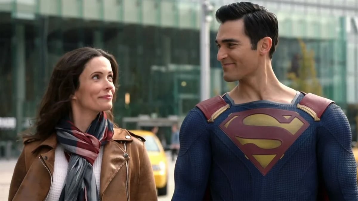 Tyler Hoechlin as Clark Kent and Elizabeth Tulloch as Lois