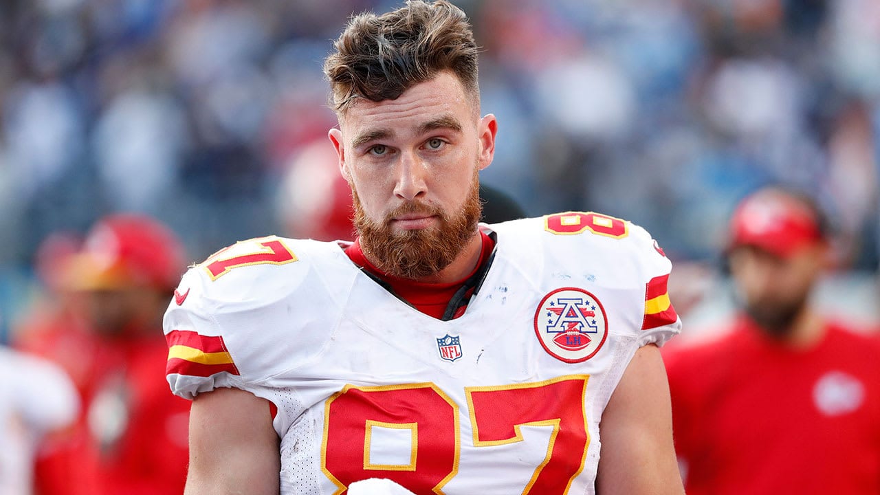 Who is Travis Kelce dating?