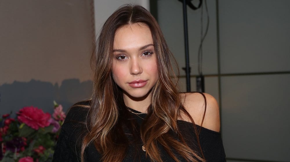 Alexis Ren Net Worth  Career  Early Life   Earnings - 72