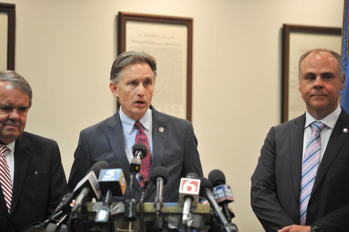 Mike Hunter Affair  The Oklahoma Attorney General Announces Resignation  - 28