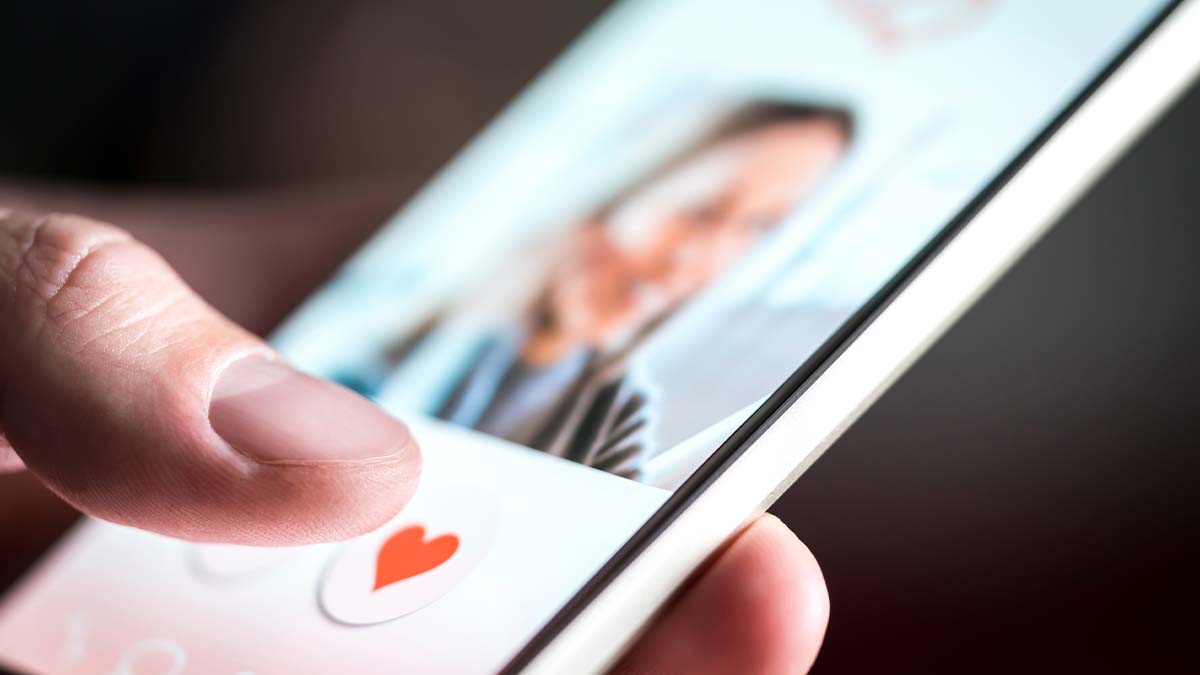 What Are White House Dating Apps  Swipe Right For Vaccine Awareness  - 5