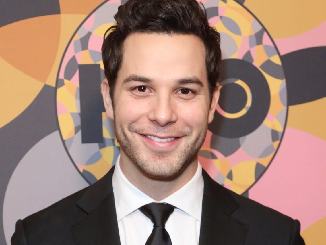 Who is Skylar Astin   What is He Famous For  - 98
