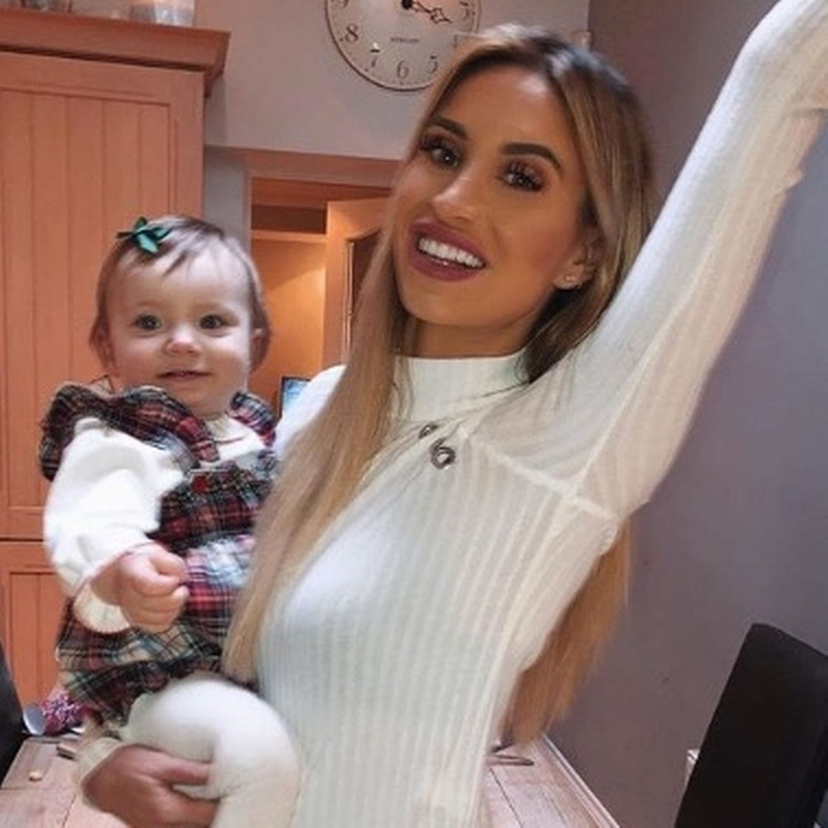 Who is Ferne McCann Dating in 2021   Her Previous Relationship Timeline  - 80