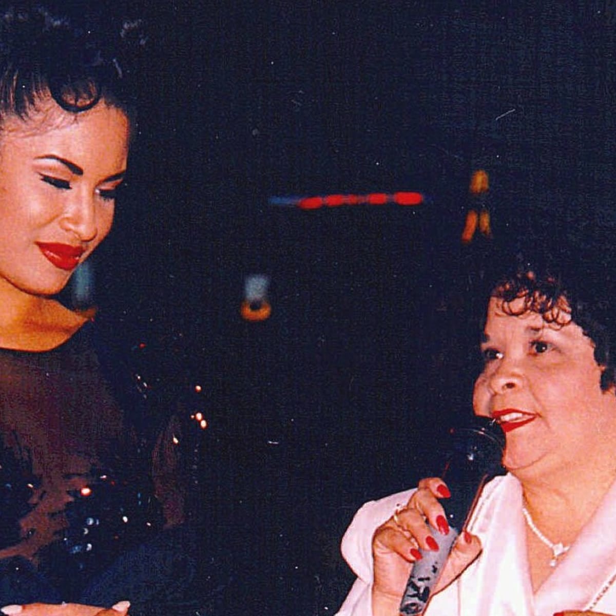 Did Beyonce Ever Meet Selena Quintanilla  Explaining The Scene From The Show - 51