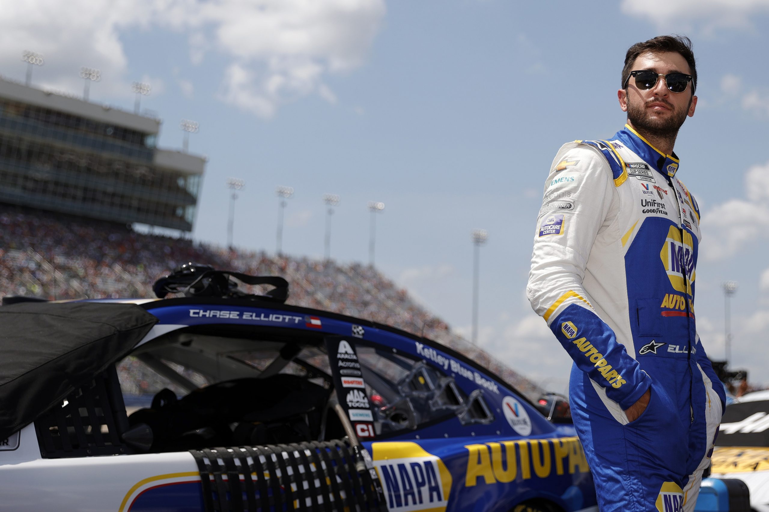 Chase Elliott Girlfriend: Who Is The Racer Dating In 2021? - Otakukart