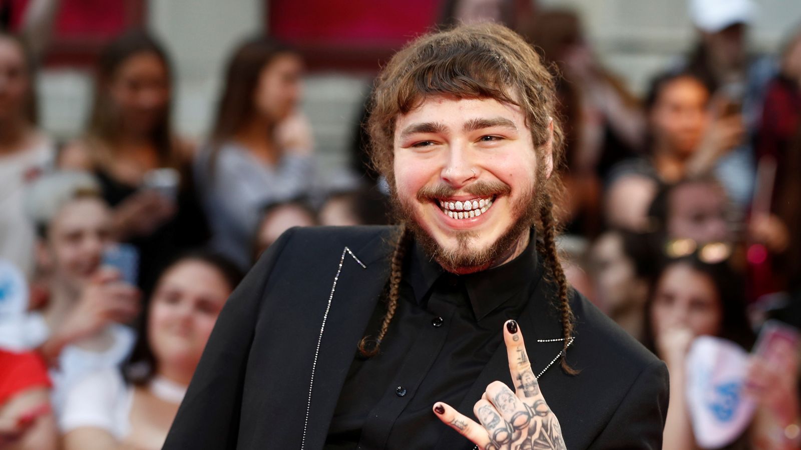 Post Malone Girlfriend 2024 - Ara Lindsy