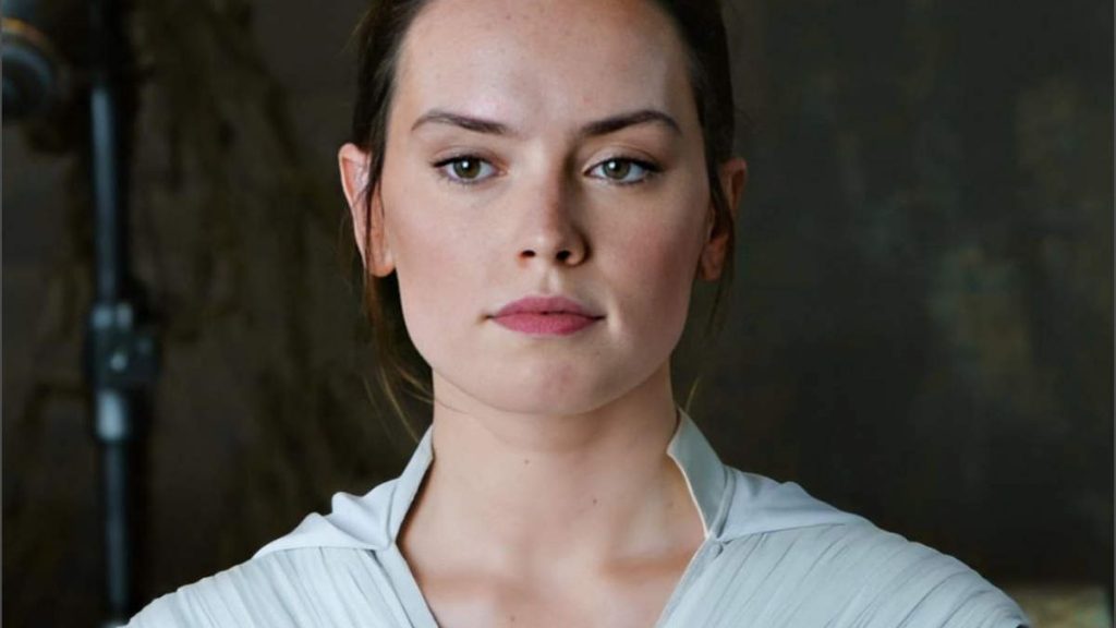Daisy Ridley Dating: Star Wars Actress Relationship