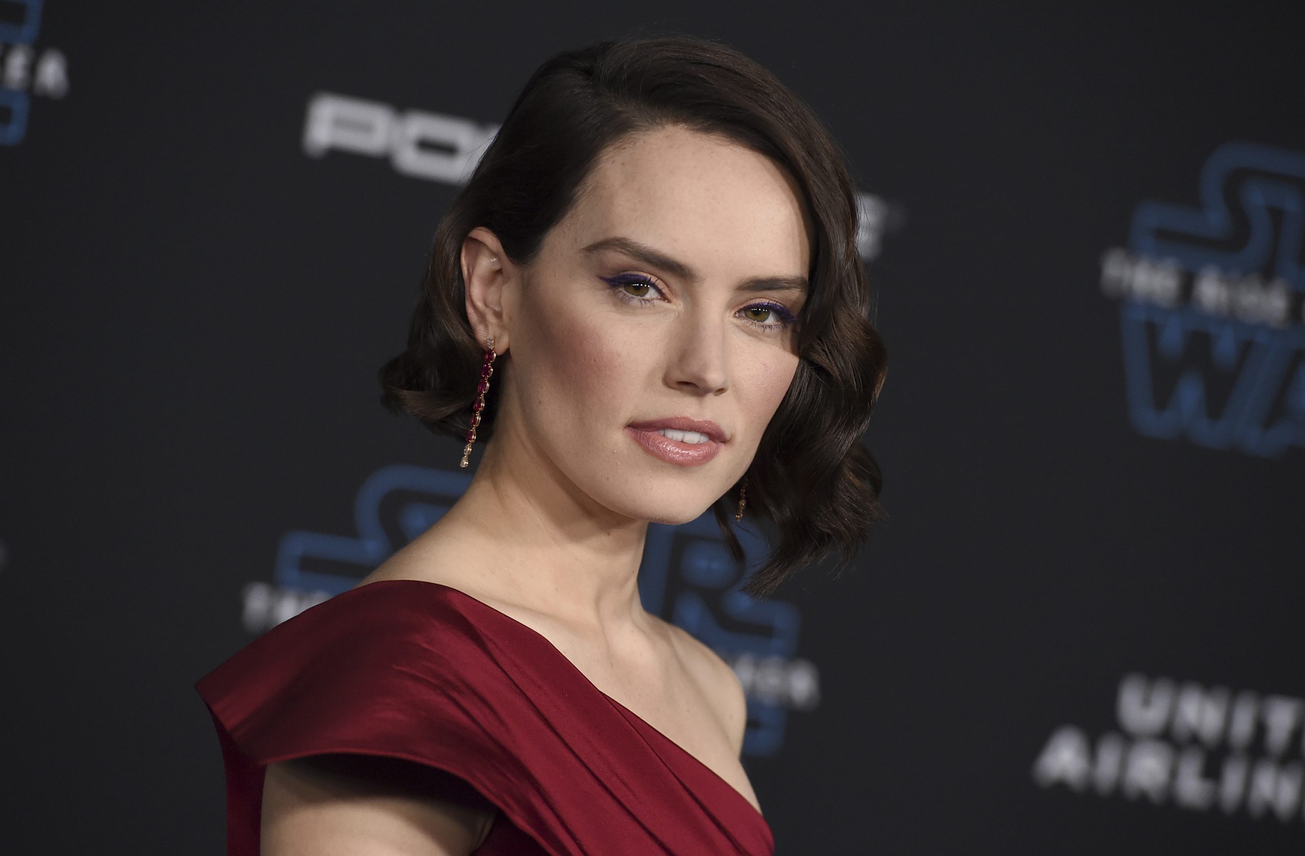 Daisy Ridley Dating: Star Wars Actress Relationship