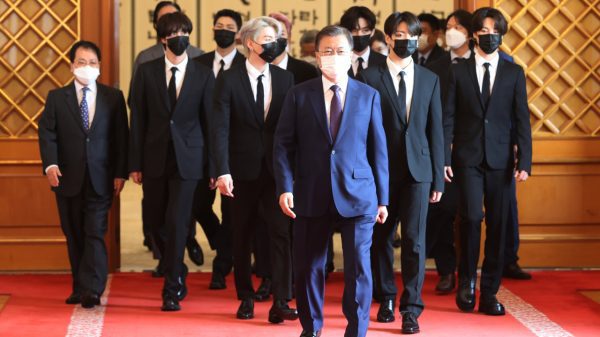 BTS visits President Moon Jae In