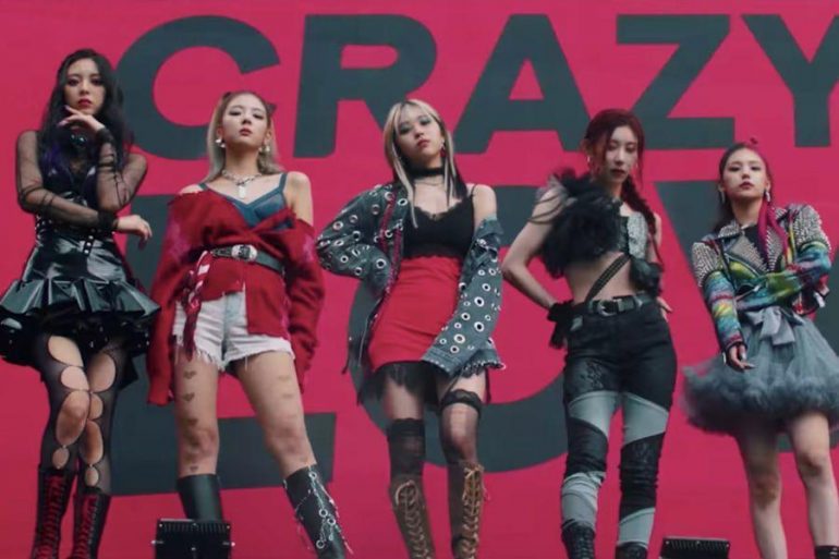 Itzy-Crazy-In-Love-770x513