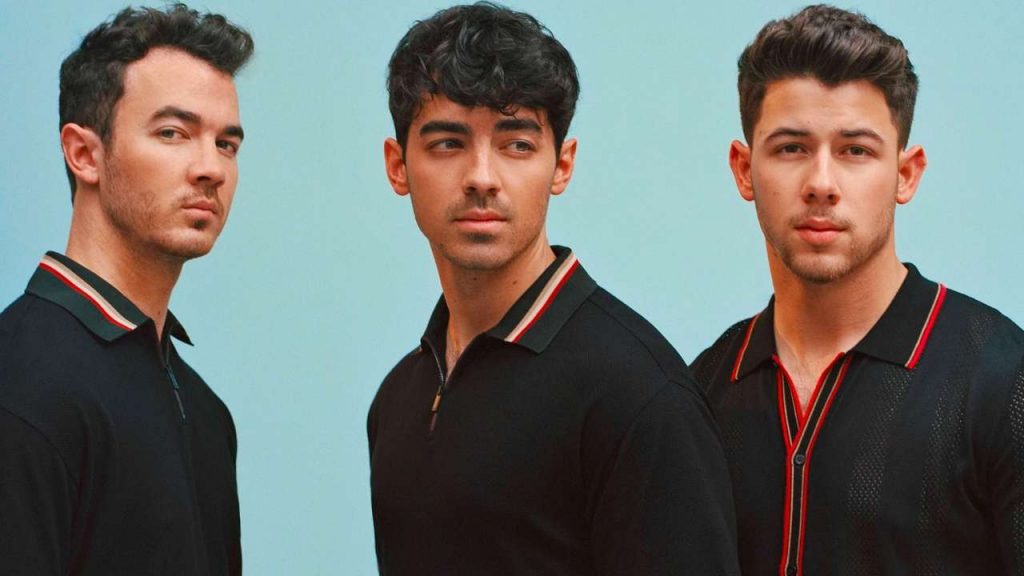 Jonas Brothers Age in 2021: Everything About The Trio Band - OtakuKart