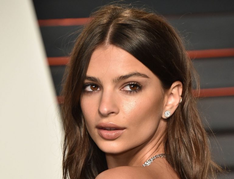 Emily Ratajkowski Net Worth How Much Does The Model Earn Otakukart 