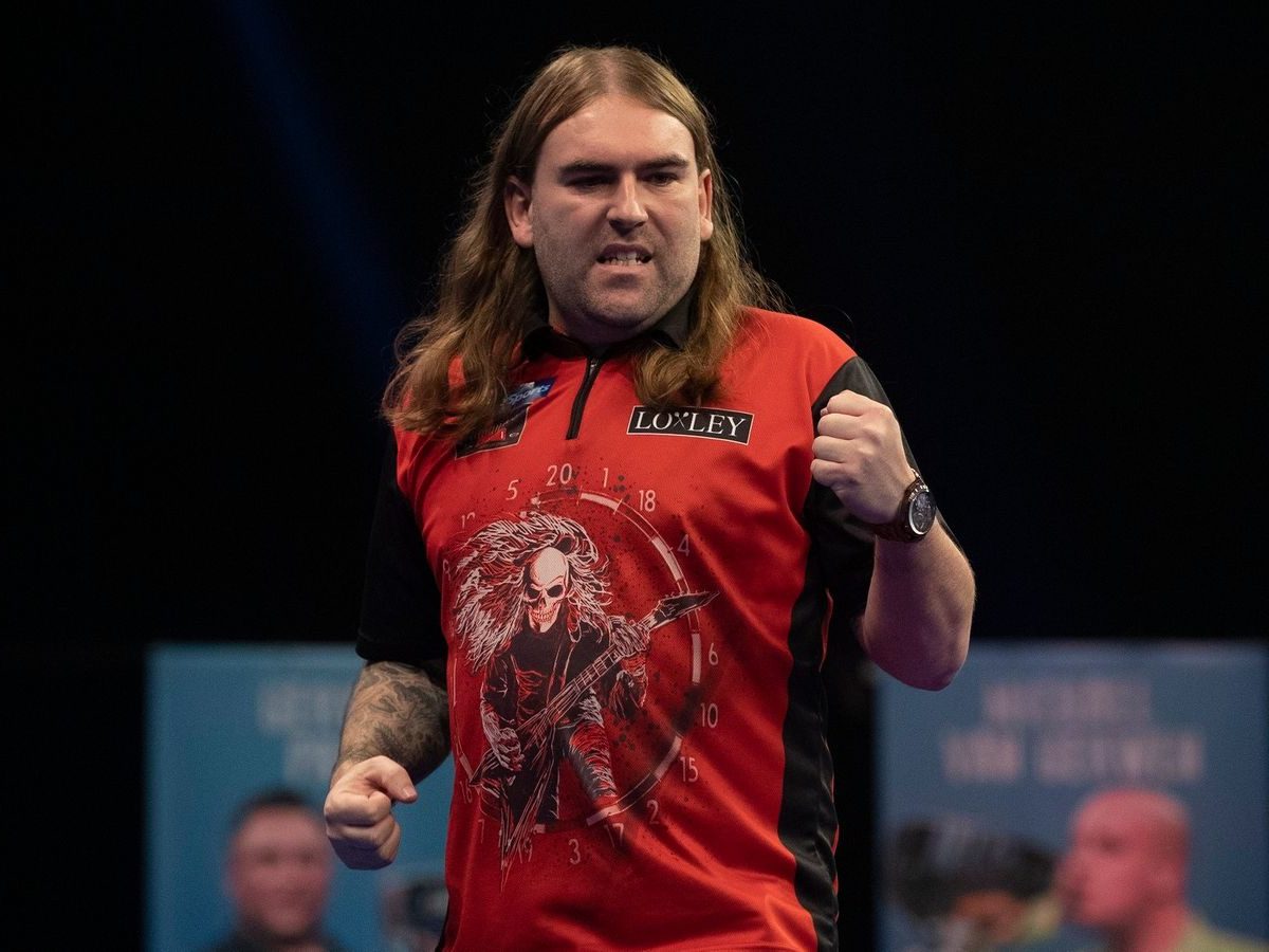 ryan searle s net worth all about the dart player s work and earnings otakukart