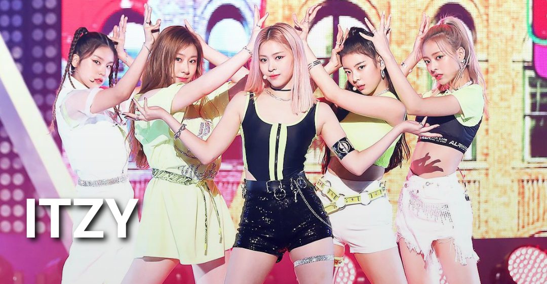 Ryujin with her ITZY members