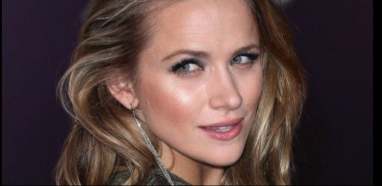 Shantel VanSanten's Net Worth: The Shooter Actress' Career & Earnings ...