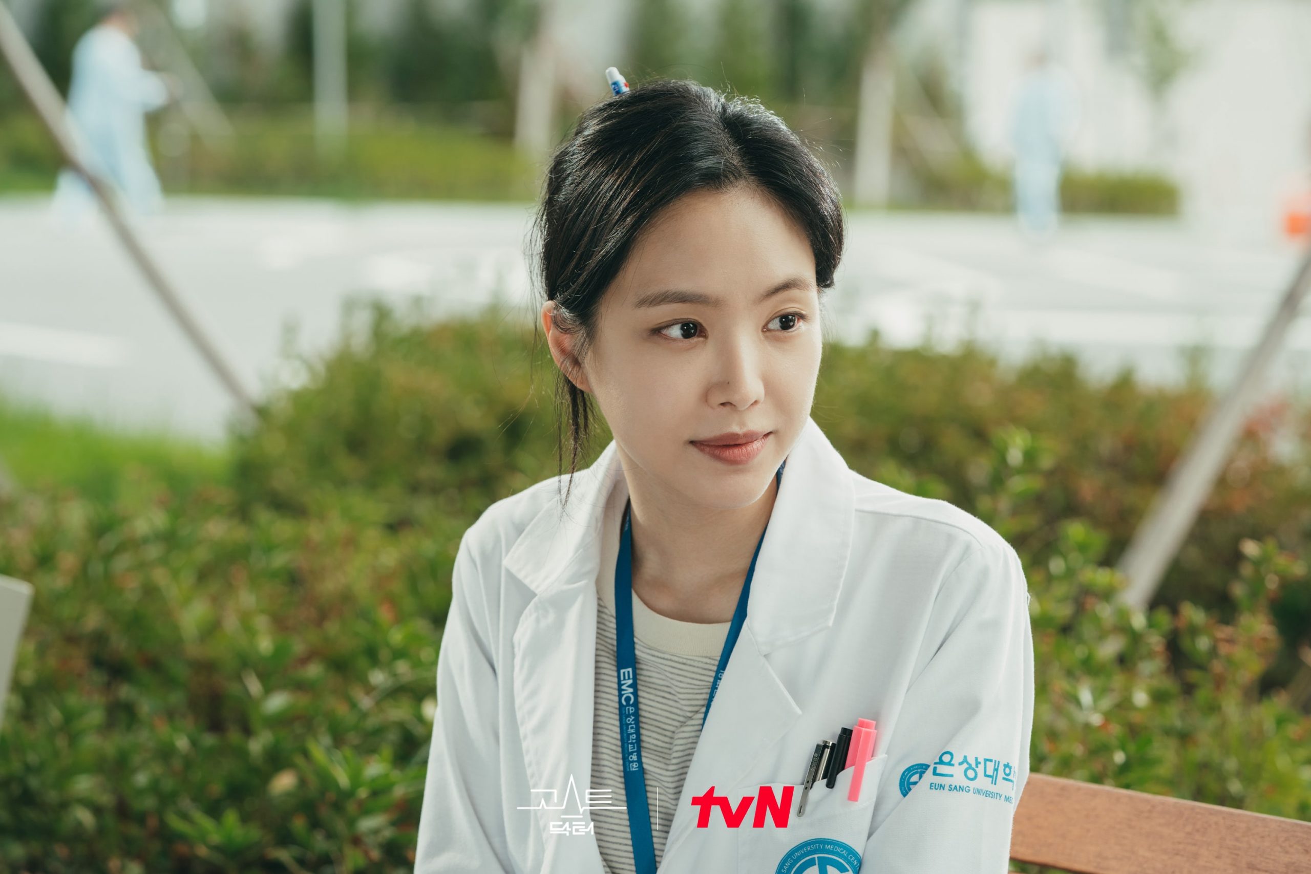 Son Naeun of APINK Transforms into A Medical Intern for Her Upcoming K-Drama “Ghost Doctor”