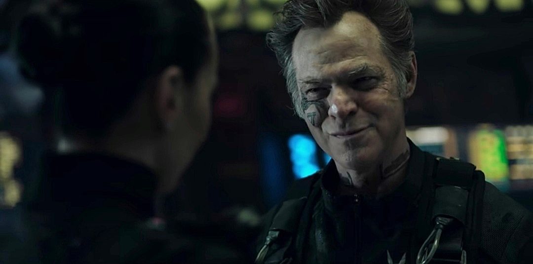 Who plays walker in the expanse