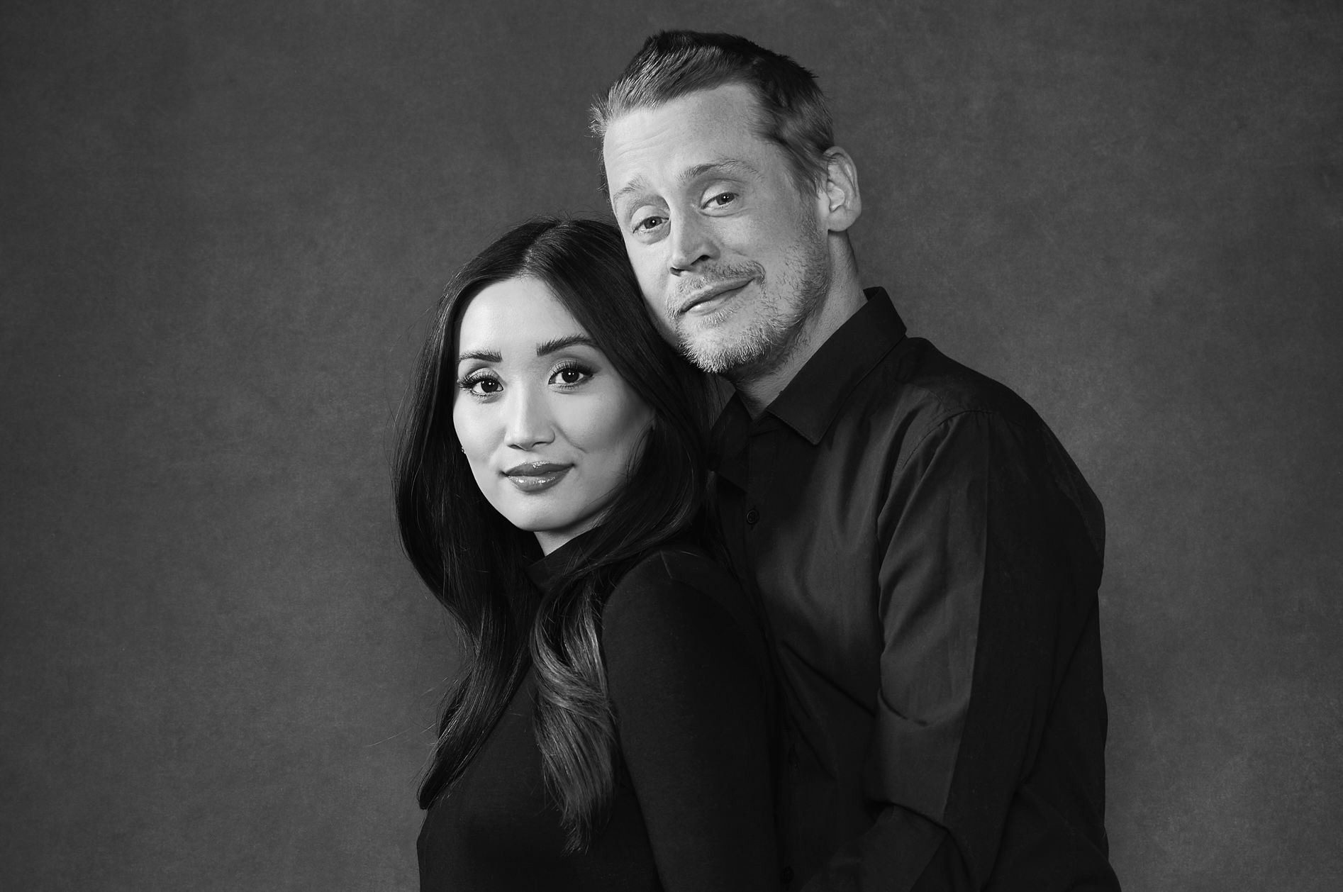 macaulay-culkin-and-brenda-song-are-engaged-actress-proudly-flashes