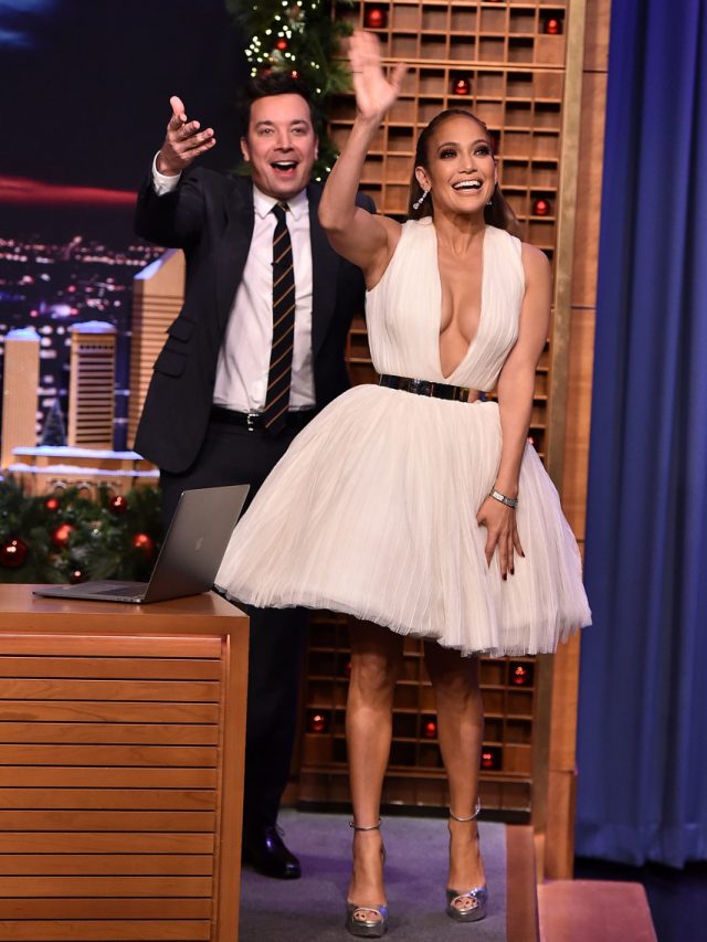 jimmy-fallon-and-jennifer-lopez-team-up-otakukart