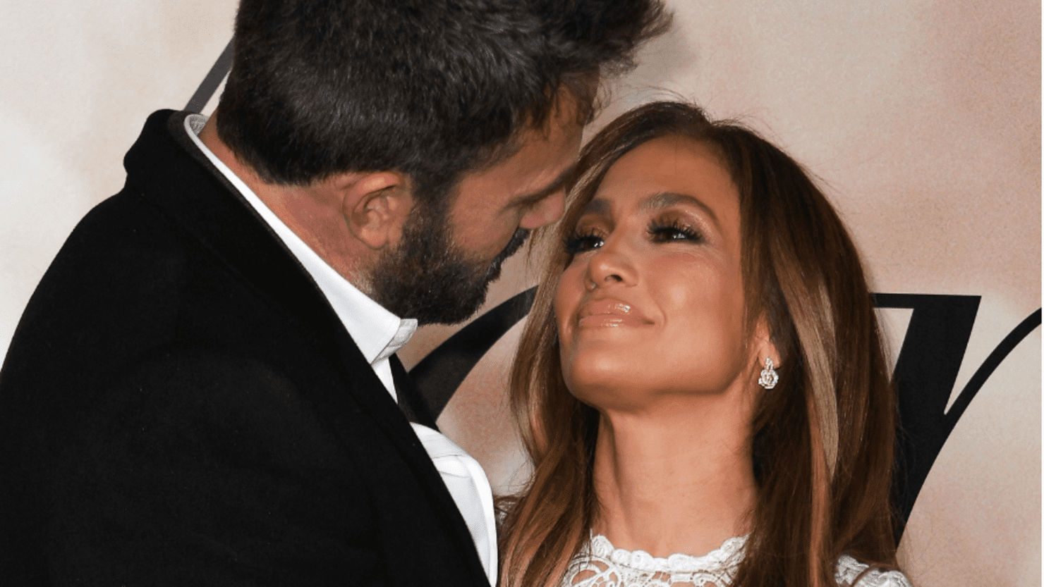 Jennifer Lopez Engaged
