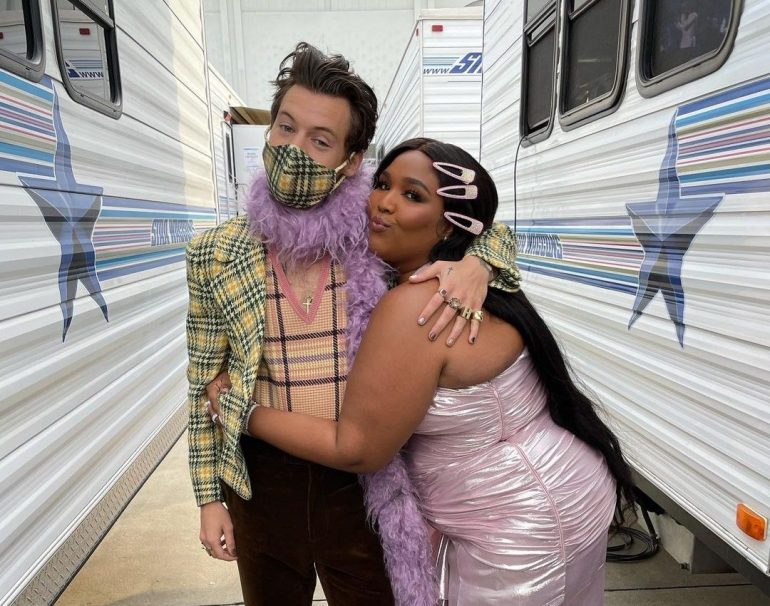 Harry Styles Brings Lizzo For A Surprise Performance At Coachella 2022 Otakukart 