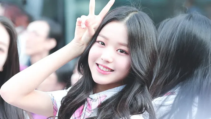 how old is jang wonyoung