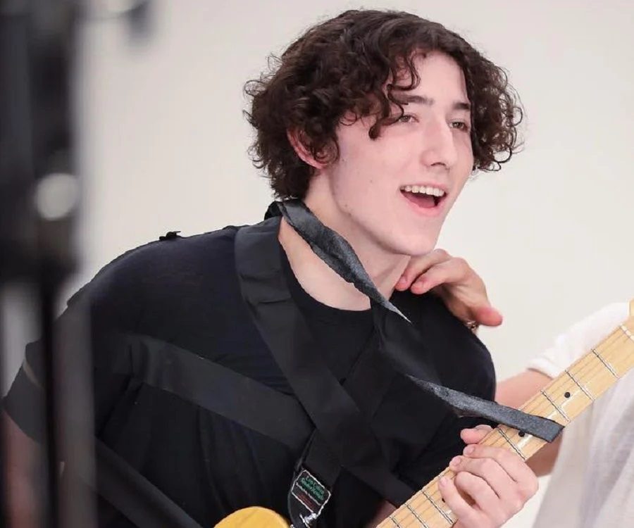 Is Frankie Jonas Married? Who Is The Enthusiastic 4th Jonas Dating ...