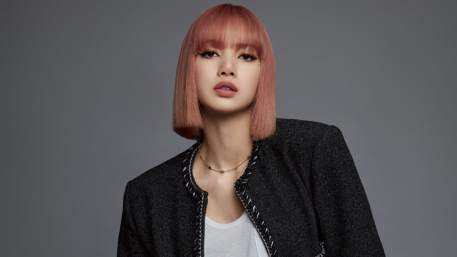 Lisa 2022. Chivas Lisa. BLACKPINK их дизайнеры. Lisa Regal.