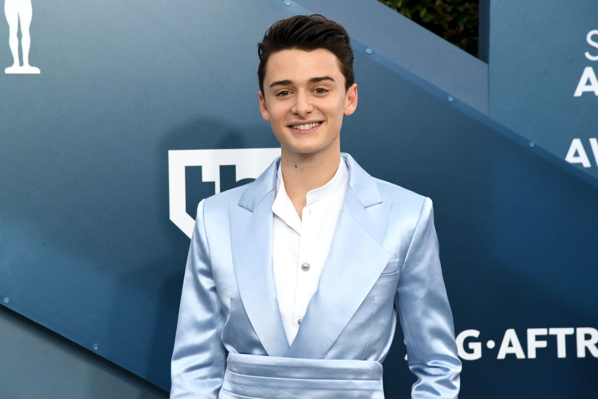 Who is Noah Schnapp dating now? 