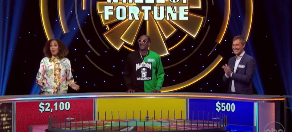Snoop Dog, Kevin McKidd, Jenifer Lewis as the competitor of Celebrity Wheel of Fortune Season 3 Episode 1