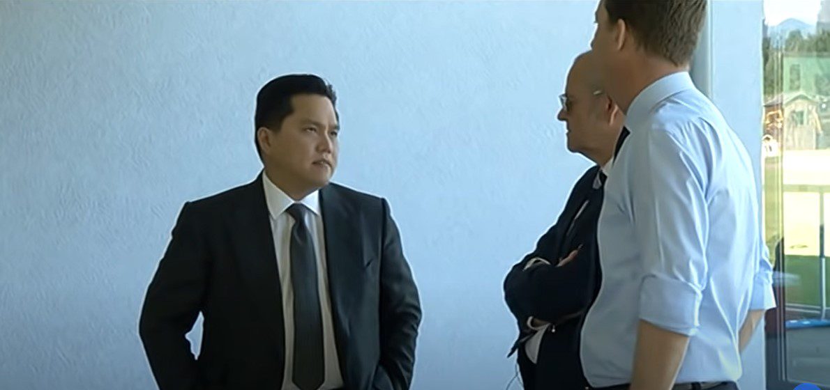Erick Thohir in the management meeting of his football team