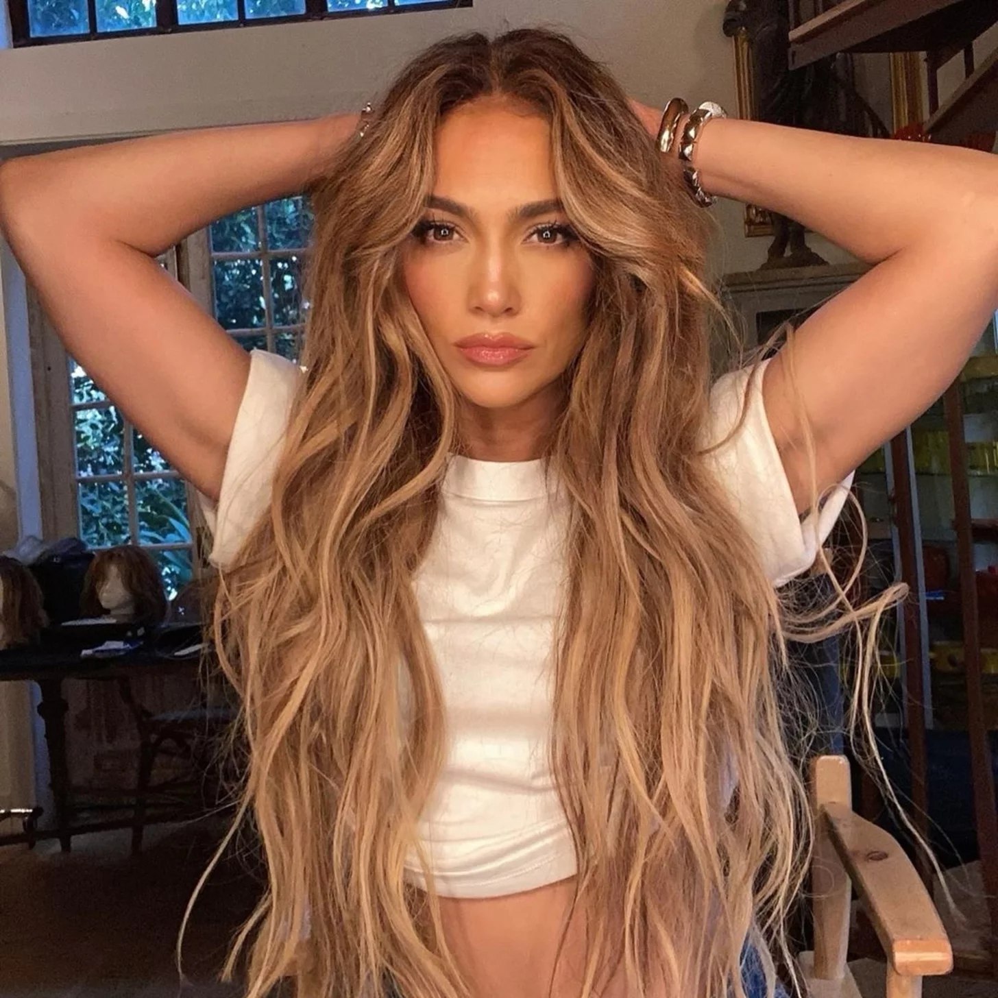 Jennifer Lopez with her caramel blonde hair extensiom