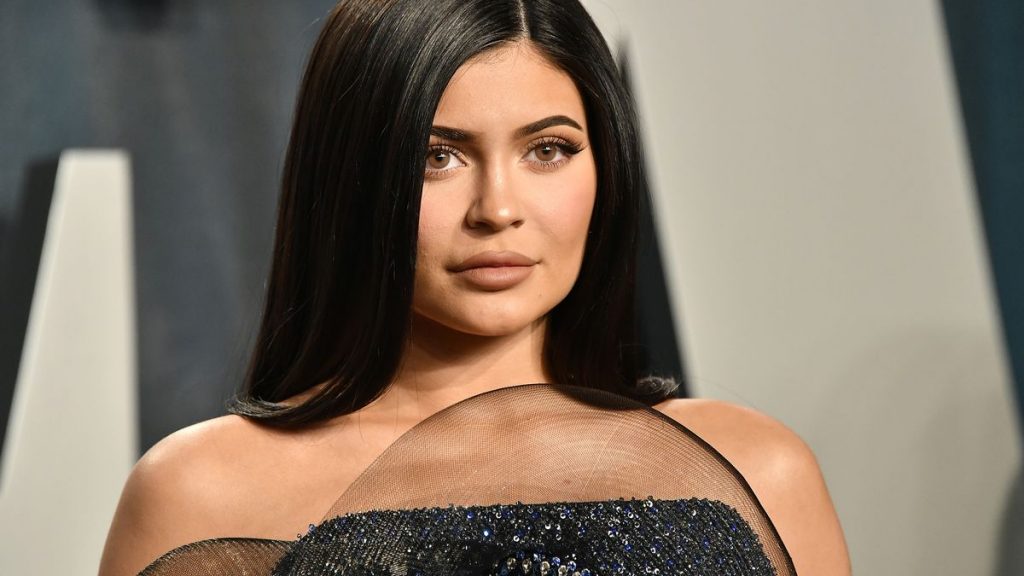 1. Kylie Jenner's TikTok Nail Color Challenge Goes Viral - wide 6