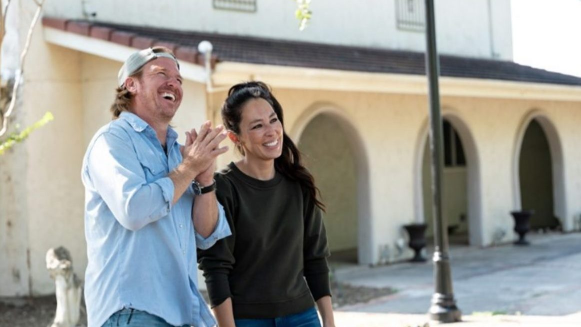 where to watch Fixer Upper: The Castle 