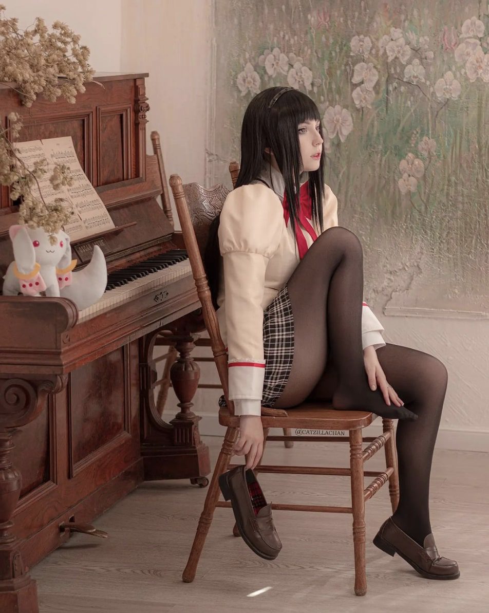 Is Catzillachan’s Cosplay The Ultimate Akemi?
