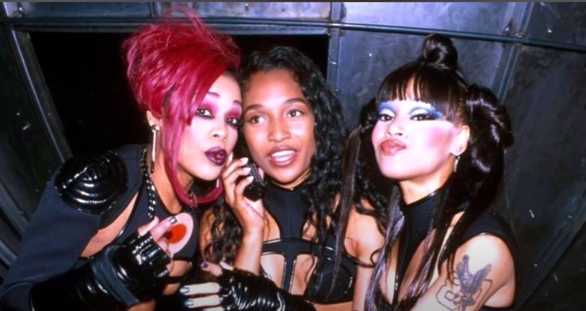 Lisa Lopes with other artists