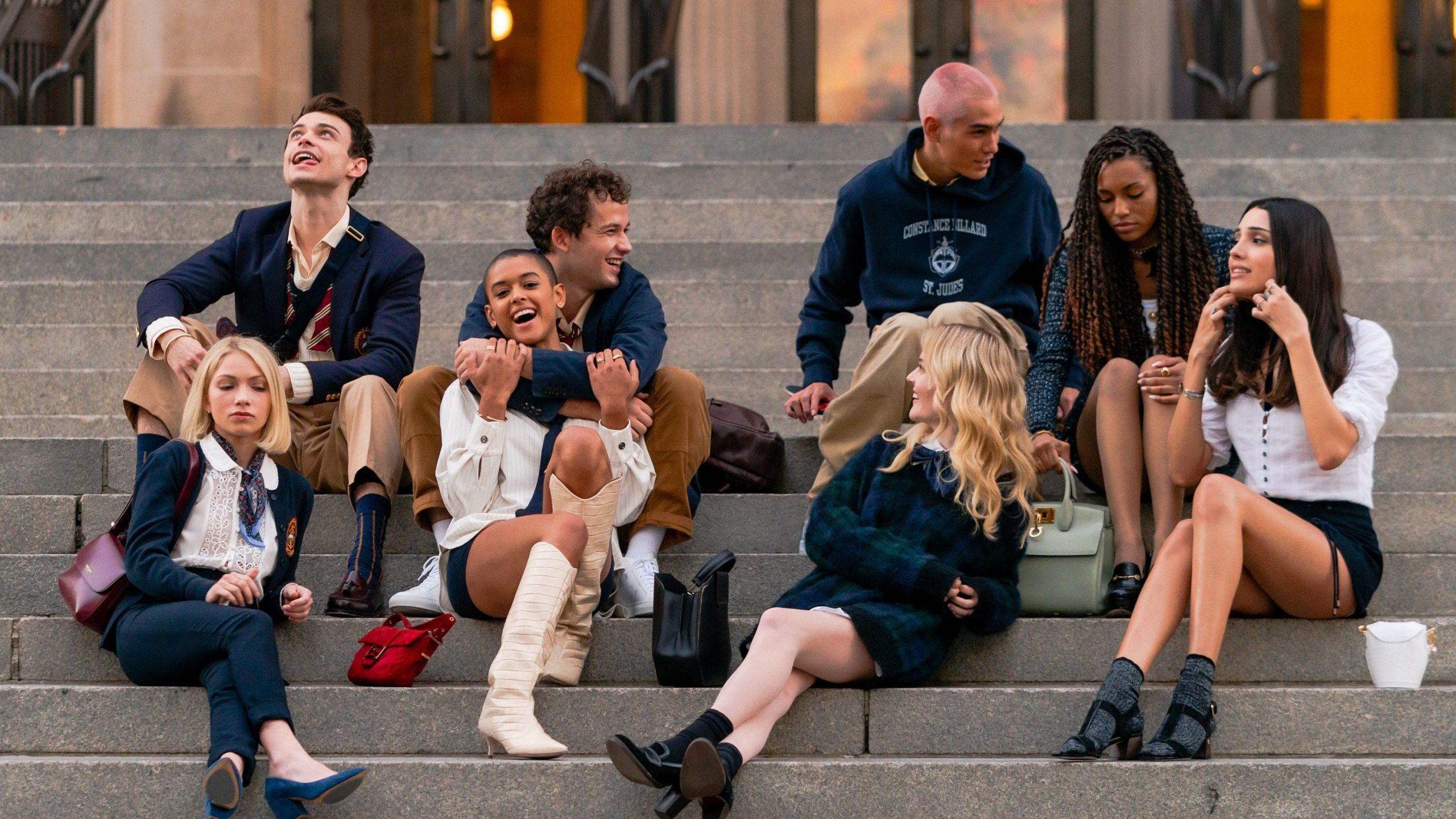 alt=* cast of gossip girl having fun and laughing on the stairs *