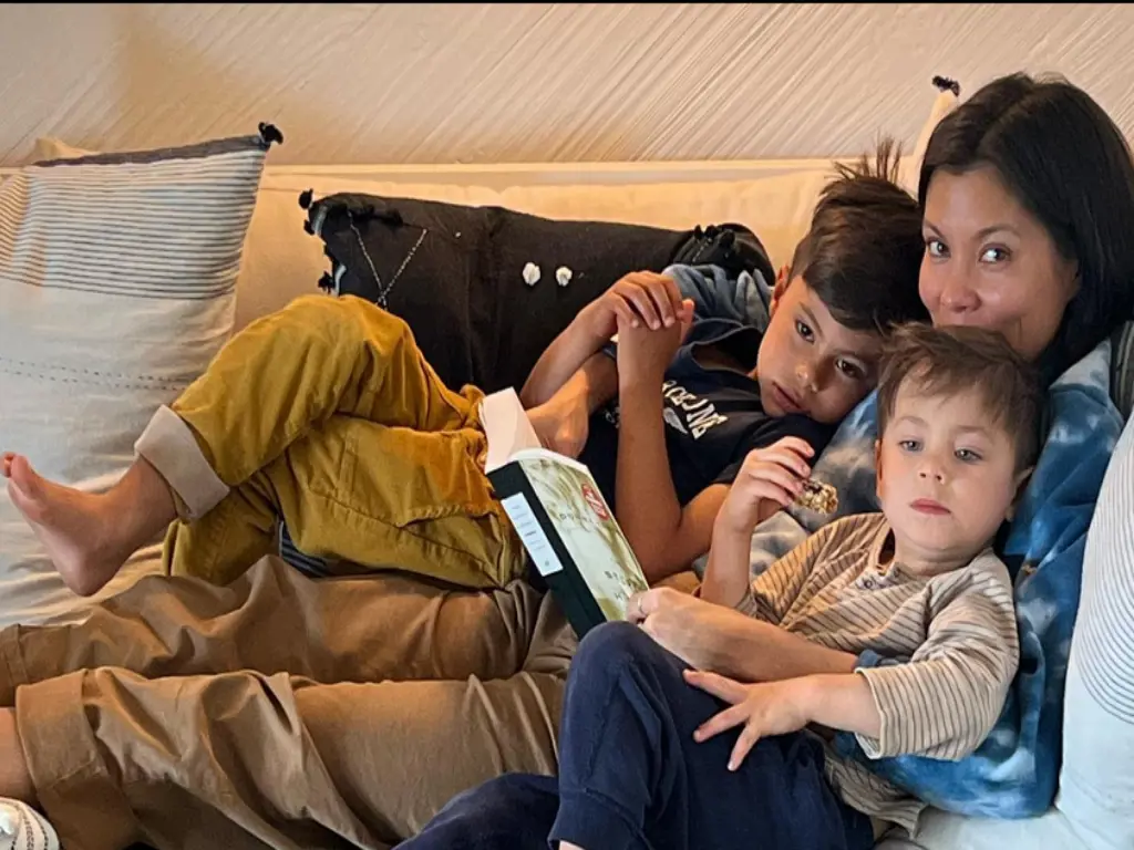 Alex Wagner with her two children 