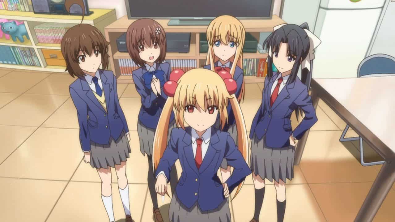 5 high school girls standing in a room