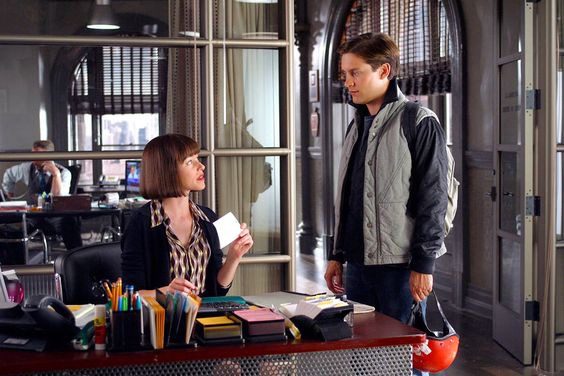 Elizabeth Banks with Tobey Maguire In Spiderman