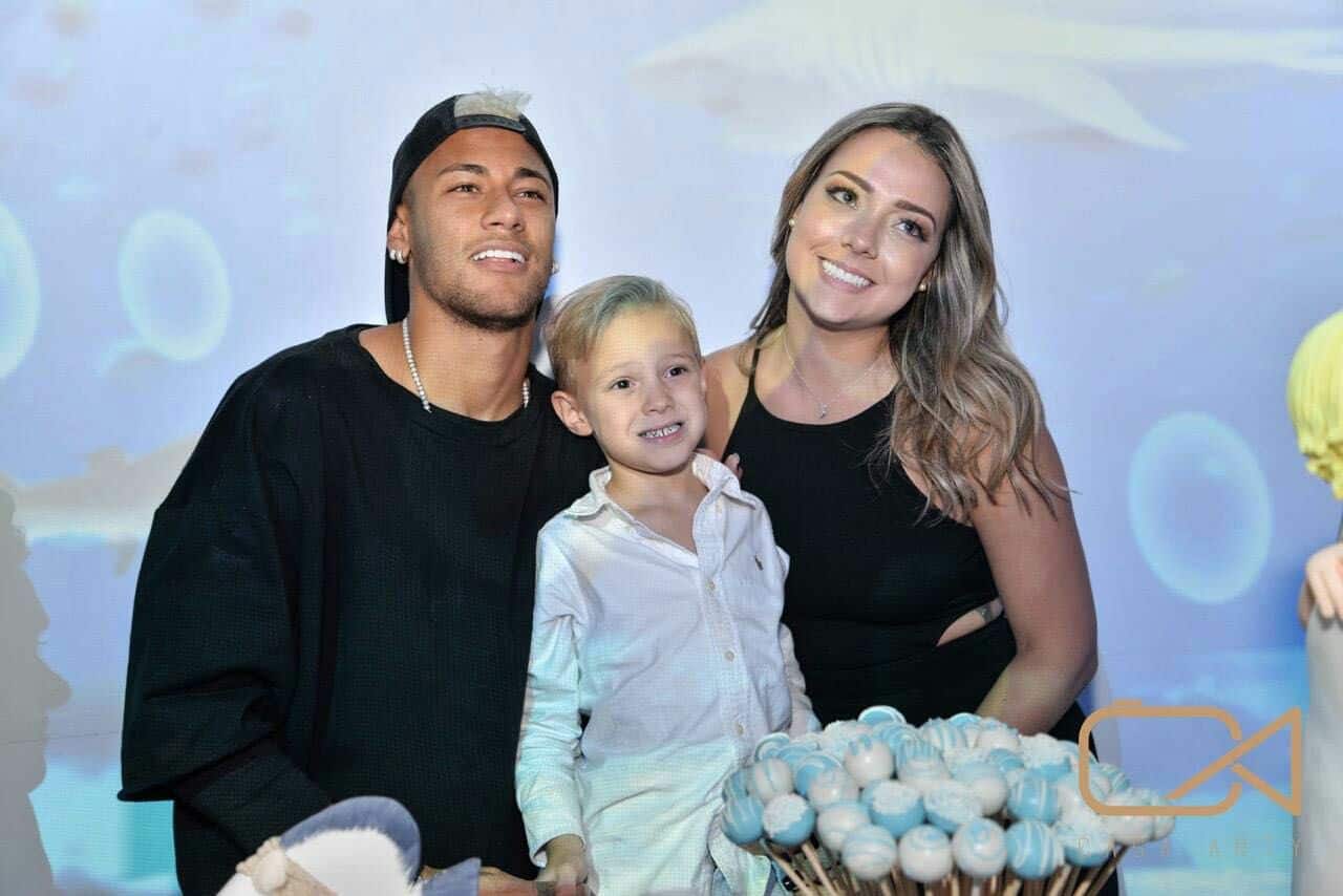 Neymar with Carolina Dantas and Davi