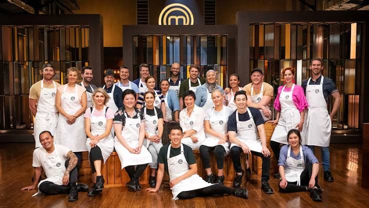 alt =" The whole cast and team of Masterchef-The Professionals season 15" 