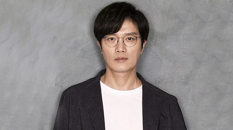 Park Hee Soon is the male lead of the drama.