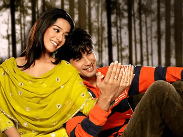 Shahid Kapoor and Amrita Rao in the Indian romantic-drama 'Vivah'