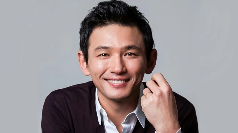 HWANG JUNG MIN is the main lead in Black House.
