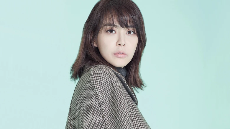 LEE HA NA is the main lead of Voice.
