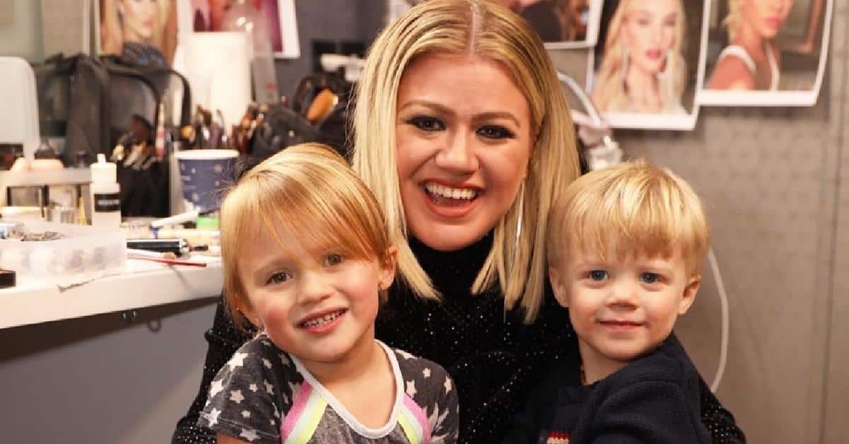 Kelly Clarkson with her Son and Daughter