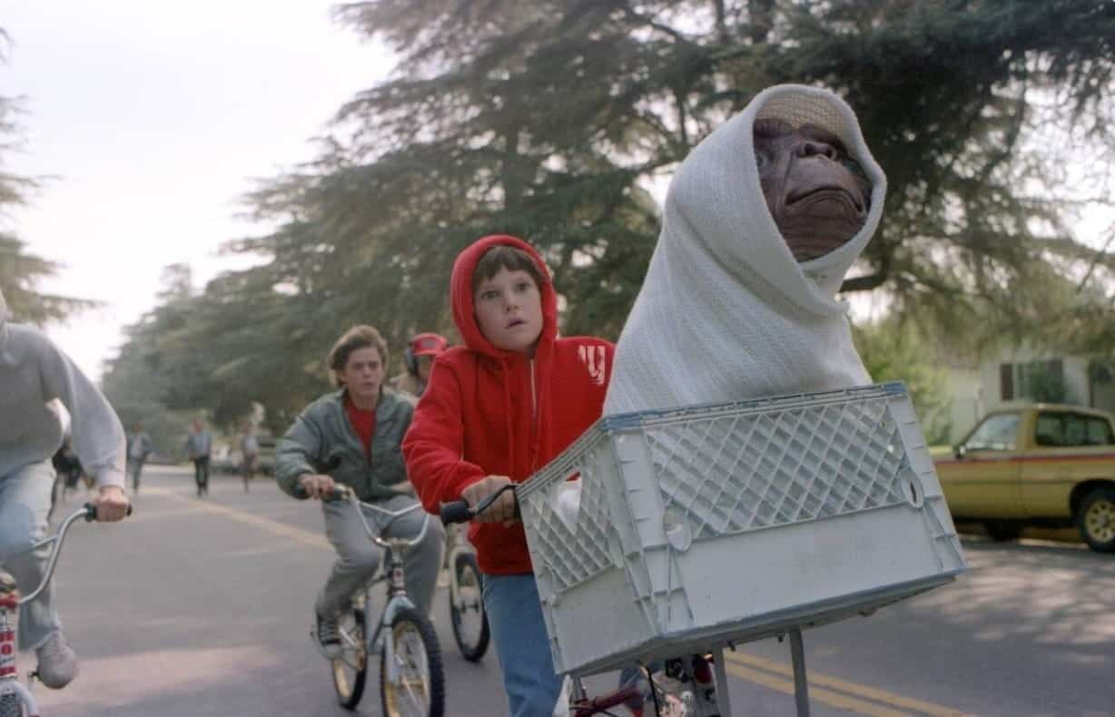 ET being carried away in a bicycle reminds us of Jadoo 