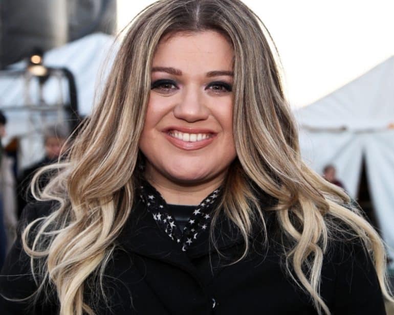 Is Kelly Clarkson Pregnant? The American Idol Season 1 Winner Sparks ...